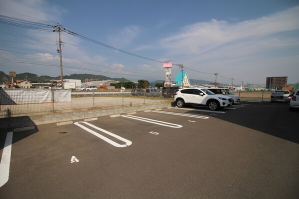 ロイヤルコート空港南の物件外観写真